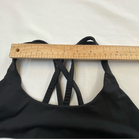 EUC Lululemon Energy Sports Bra Women’s Size 6 Solid Black No Wear or Pilling - Picture 4 of 10